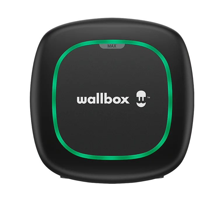 Zwarte Wallbox Pulsar Max met groene lichtring en zichtbaar Max-label.